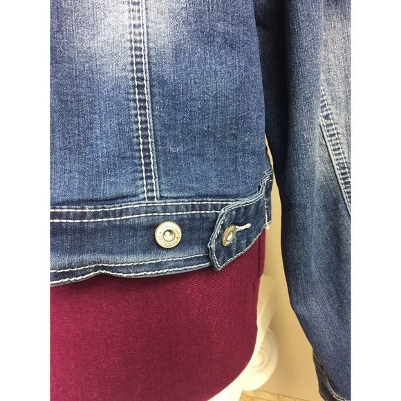 $50 Maurices Women's Blue Denim Distressed Jean Jacket Size 2 - Picture 8 of 10